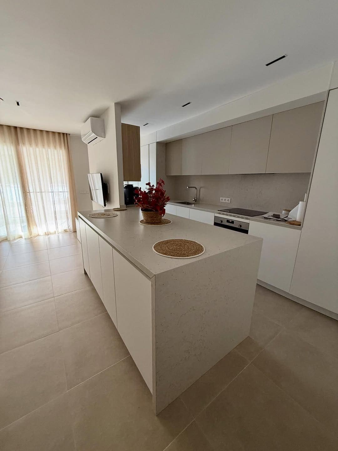 Salón reformado por BeIn Interiors en el Camp de Tarragona